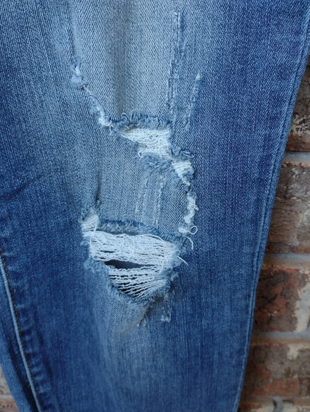 Judy Blue Jeans Women's Size 32 Relaxed Fit Mid Rise Distressed Stretch (32x27)